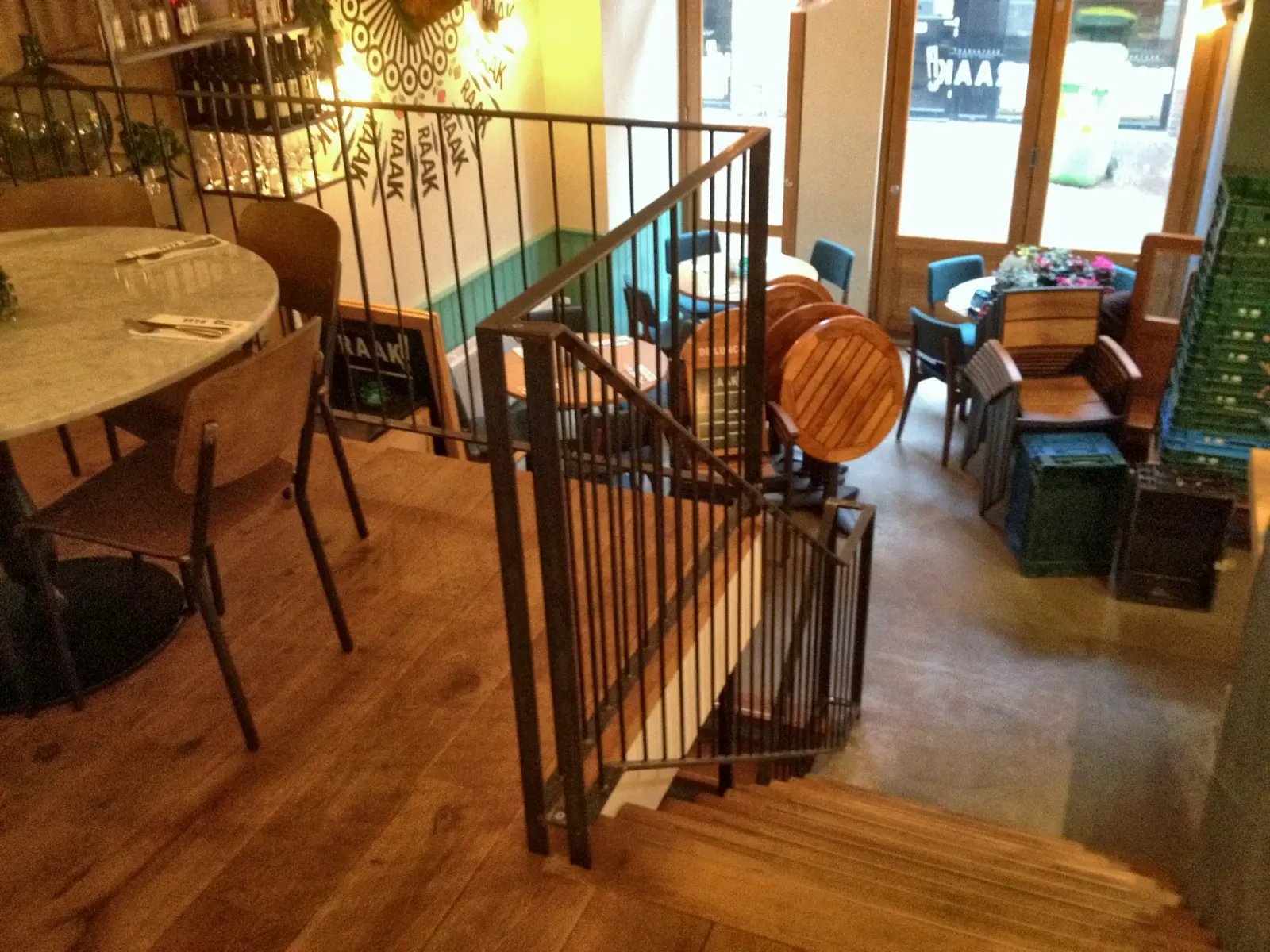 Stalen trapbalustrade in het restaurant, Restaurant Raak, Utrecht