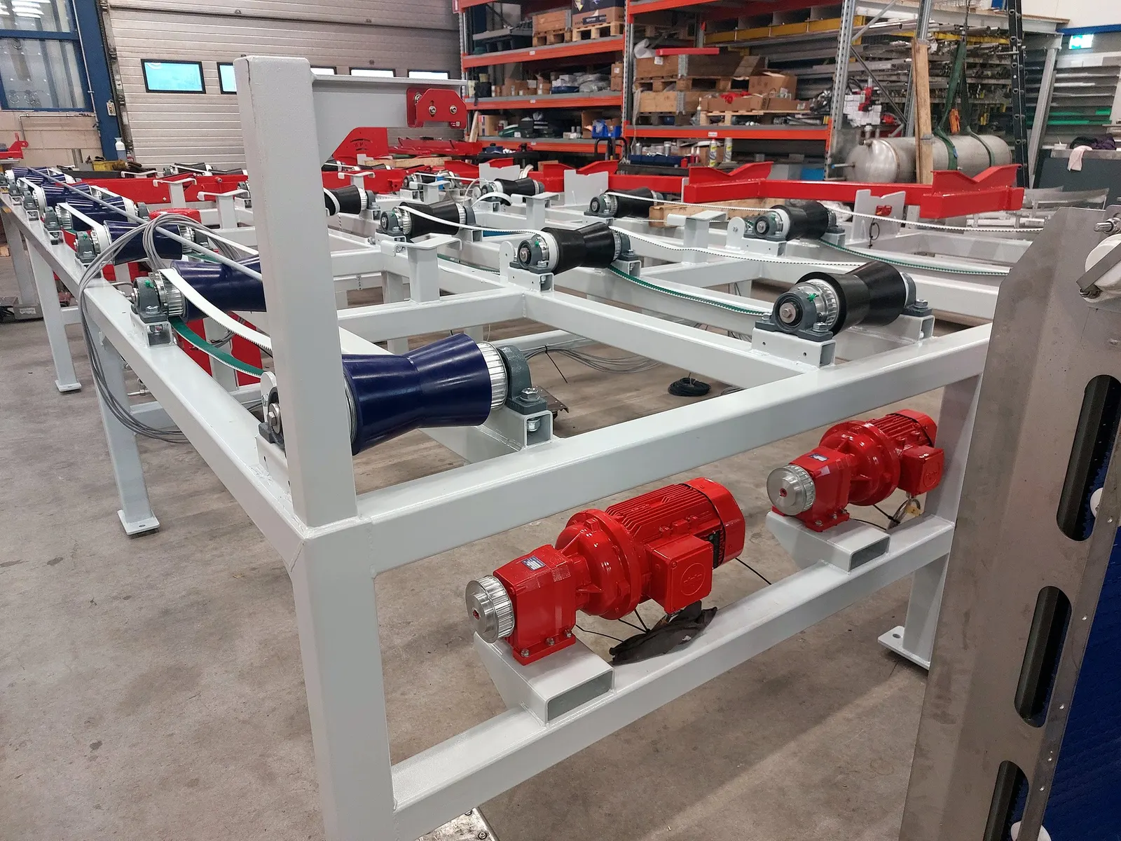 Transportframes met motoren voor de sprinklerbuislijn van VST