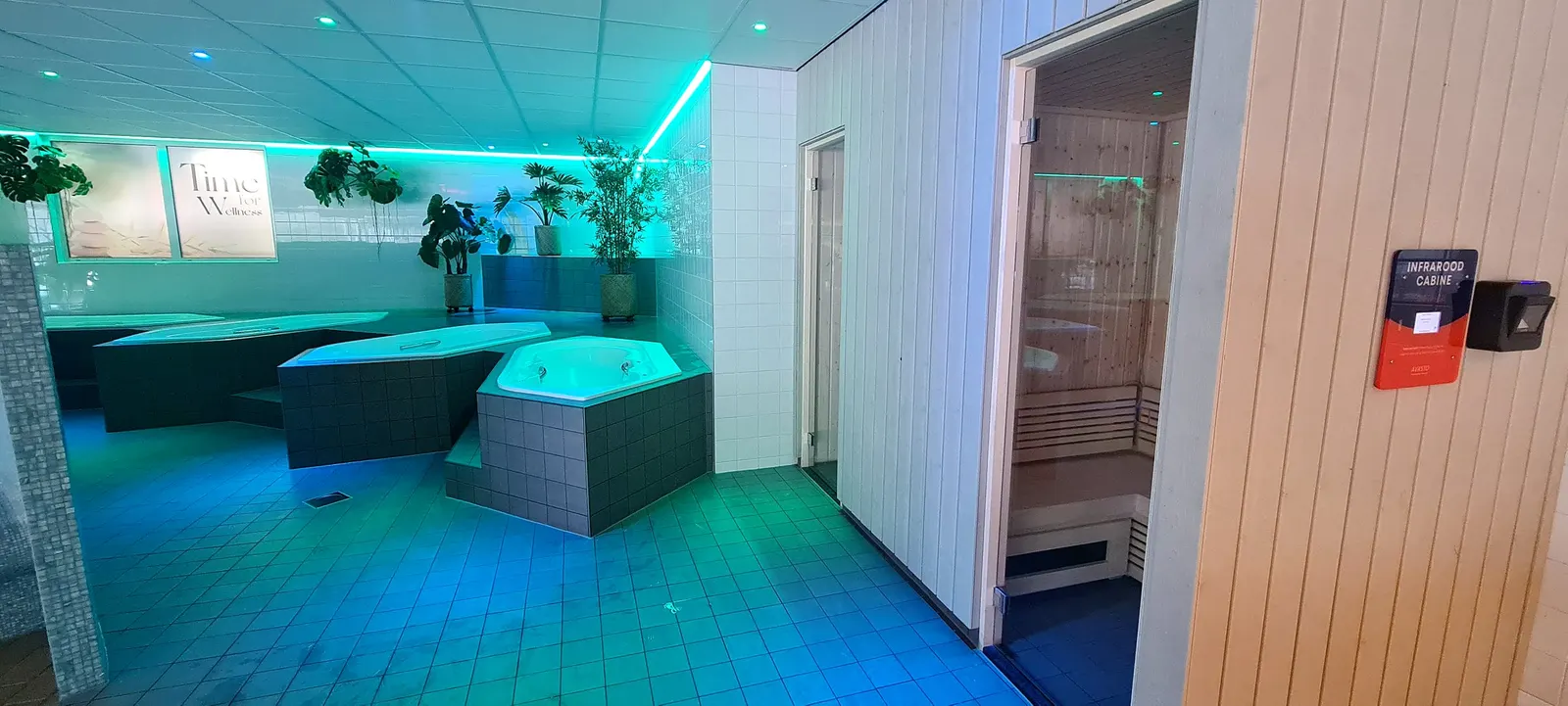 Wellnessruimte met whirlpools in De Waterwyck in Steenwijk